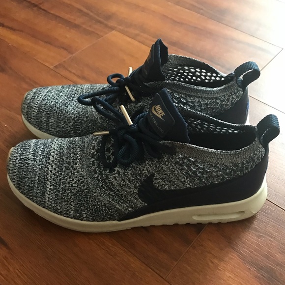 Nike Shoes - Nike Flyknit Sneakers